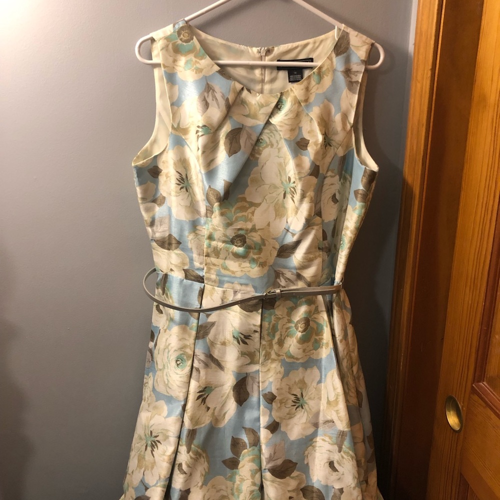 Jessica Howard flowery midi dress